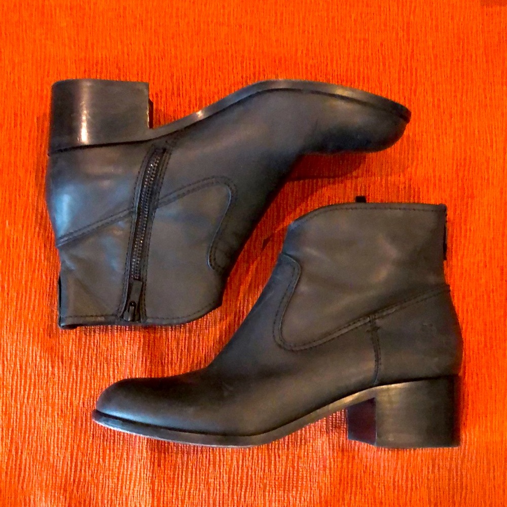 Beautiful black Frye ladies booties. Nora. Size 9. Clean & conditioned.